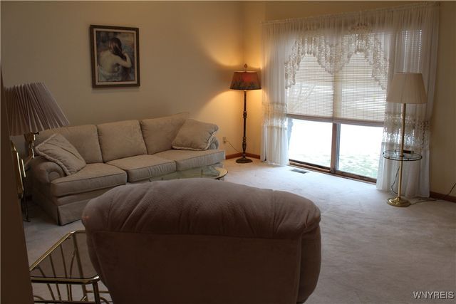 16 Bluebird Lane, Amherst, NY 14228