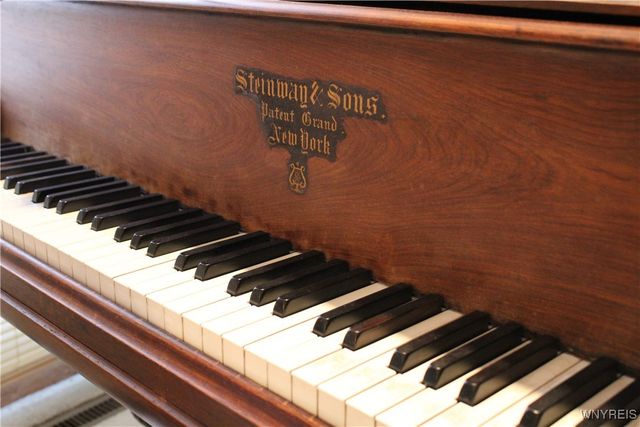 16 Bluebird Lane, Amherst, NY 14228