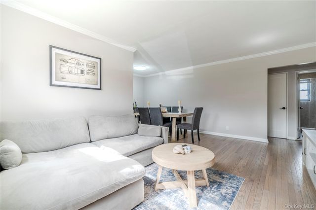 57-69 246th Crescent A3, Douglaston, NY 11362