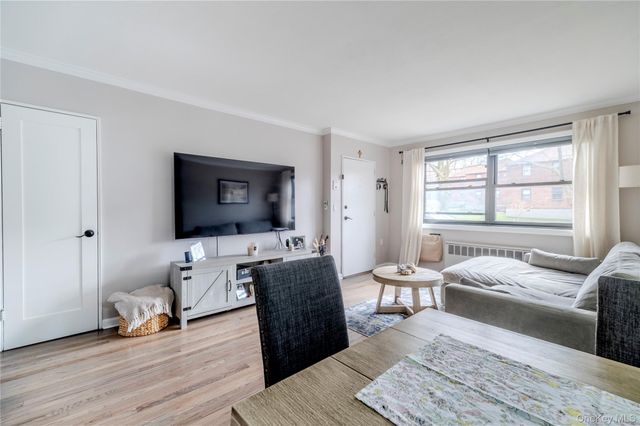 57-69 246th Crescent A3, Douglaston, NY 11362