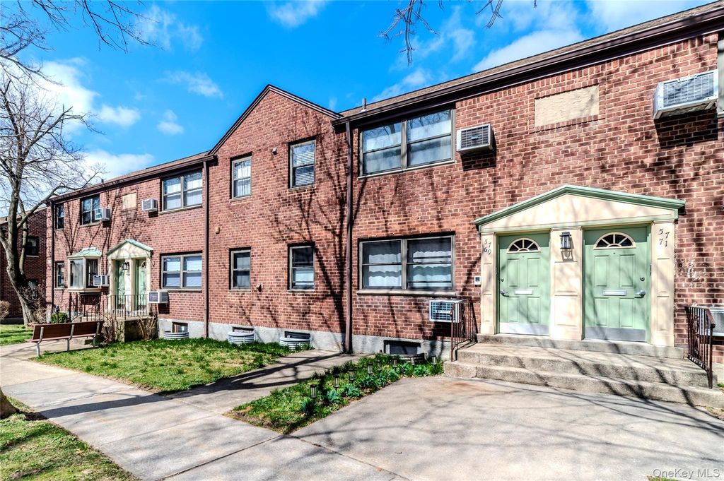 57-69 246th Crescent A3, Douglaston, NY 11362