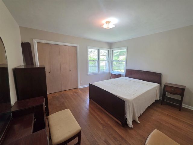4029 Lakeside Drive, Kalamazoo, MI 49008