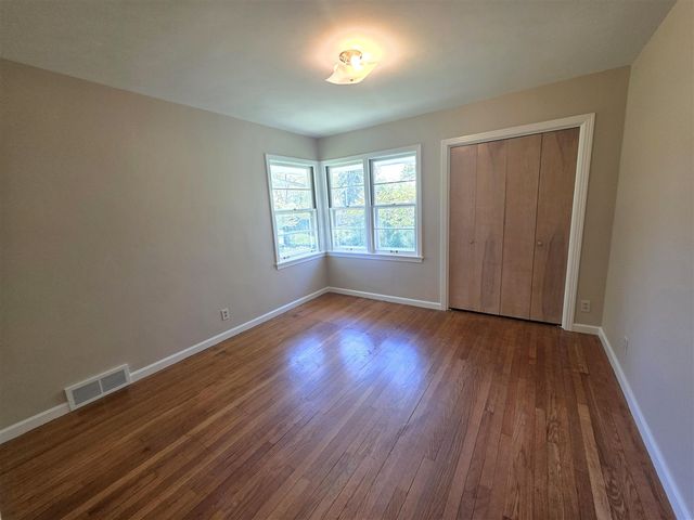 4029 Lakeside Drive, Kalamazoo, MI 49008