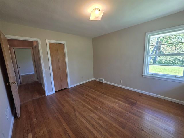 4029 Lakeside Drive, Kalamazoo, MI 49008