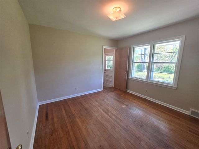 4029 Lakeside Drive, Kalamazoo, MI 49008