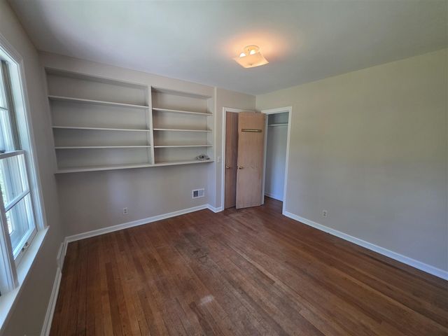 4029 Lakeside Drive, Kalamazoo, MI 49008