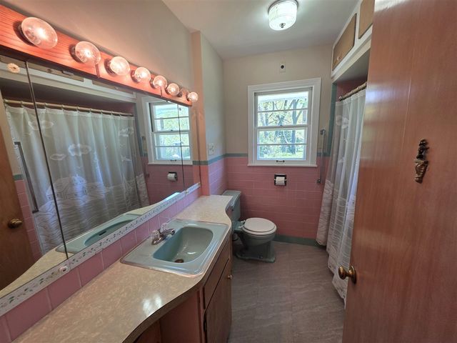 4029 Lakeside Drive, Kalamazoo, MI 49008