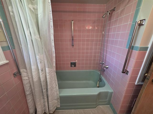 4029 Lakeside Drive, Kalamazoo, MI 49008