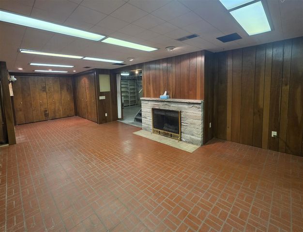 4029 Lakeside Drive, Kalamazoo, MI 49008