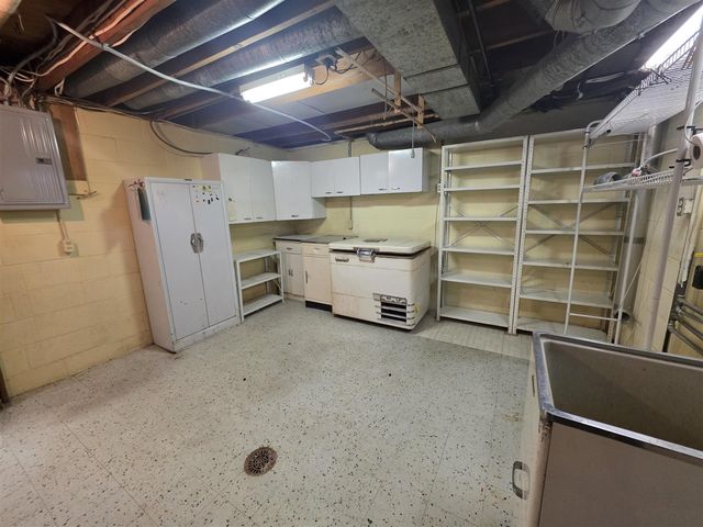 4029 Lakeside Drive, Kalamazoo, MI 49008