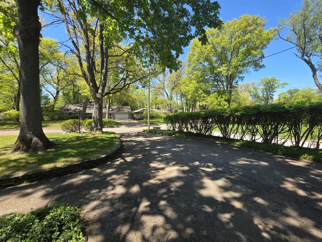 4029 Lakeside Drive, Kalamazoo, MI 49008