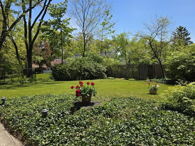 4029 Lakeside Drive, Kalamazoo, MI 49008