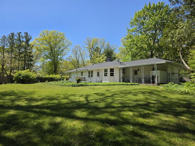 4029 Lakeside Drive, Kalamazoo, MI 49008