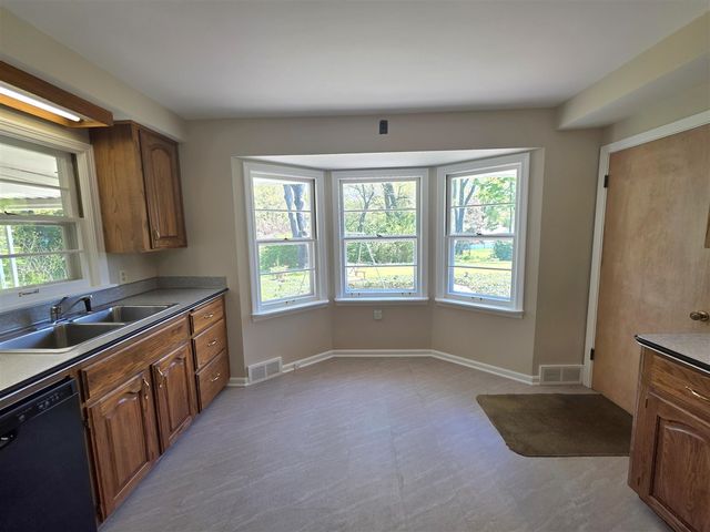 4029 Lakeside Drive, Kalamazoo, MI 49008