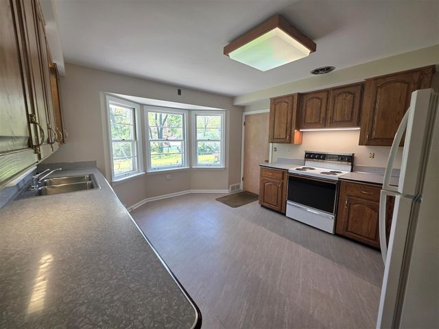 4029 Lakeside Drive, Kalamazoo, MI 49008