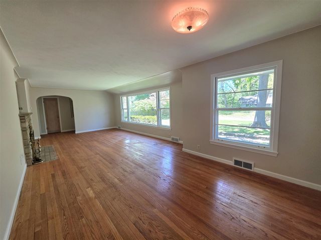 4029 Lakeside Drive, Kalamazoo, MI 49008
