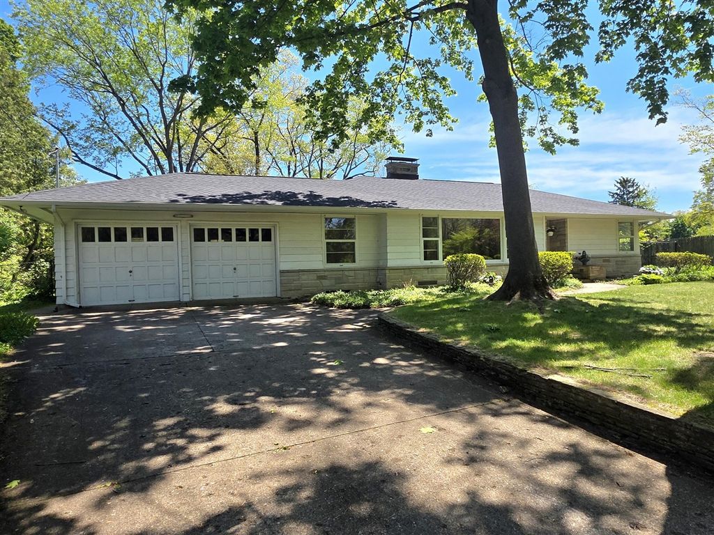 4029 Lakeside Drive, Kalamazoo, MI 49008