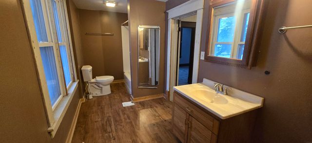 411 4th Ave Avenue, Charles City, IA 50616