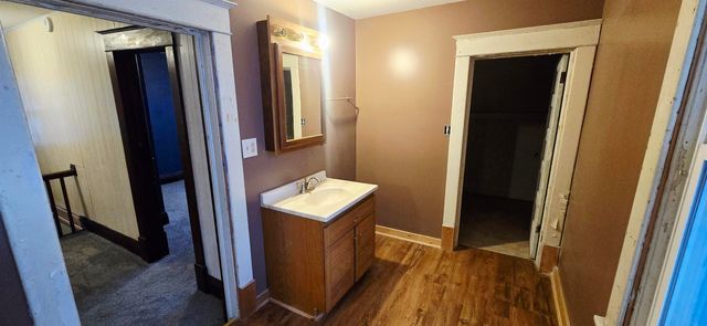 411 4th Ave Avenue, Charles City, IA 50616