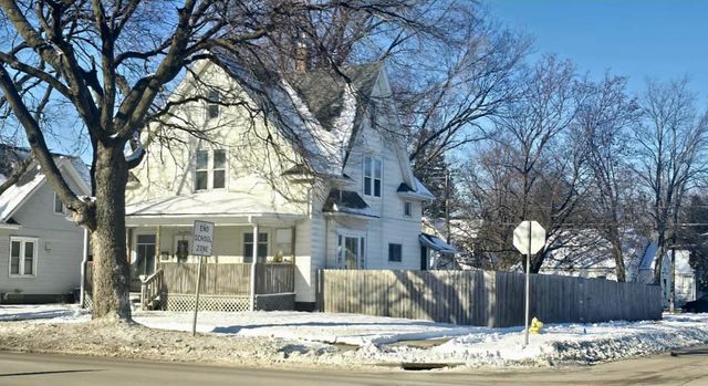 411 4th Ave Avenue, Charles City, IA 50616