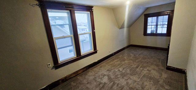 411 4th Ave Avenue, Charles City, IA 50616