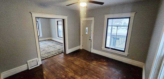 411 4th Ave Avenue, Charles City, IA 50616