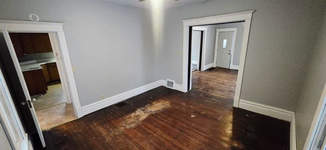 411 4th Ave Avenue, Charles City, IA 50616