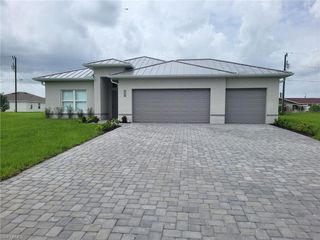 328 NE 8th TER, Cape Coral, FL 33993