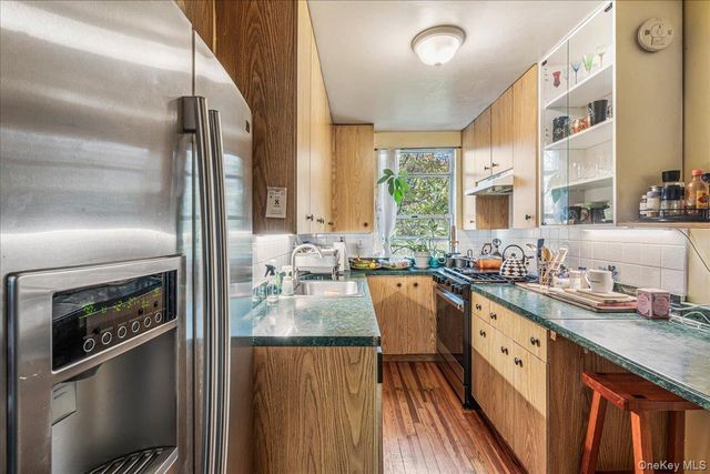 3921 48th Street, Sunnyside, NY 11104