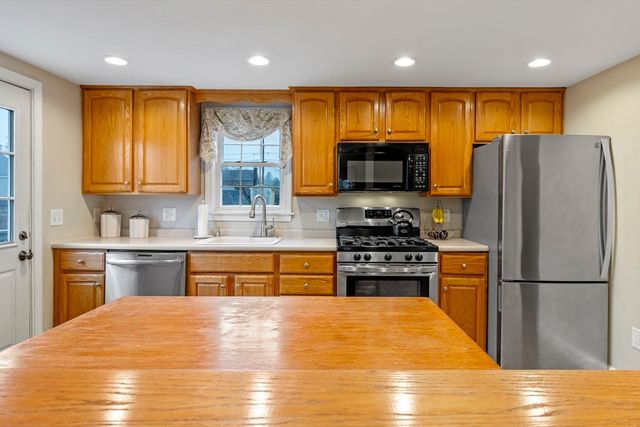 33 Jordan St, Beverly, MA 01915