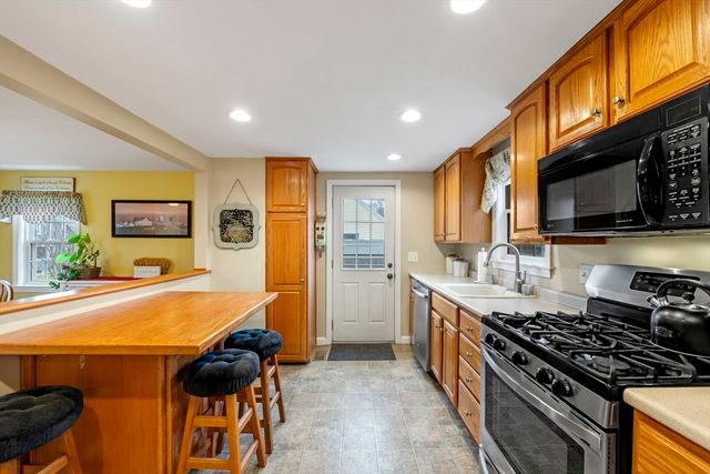 33 Jordan St, Beverly, MA 01915