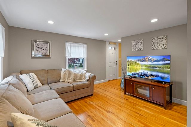 33 Jordan St, Beverly, MA 01915