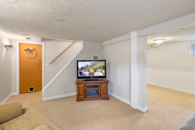 33 Jordan St, Beverly, MA 01915