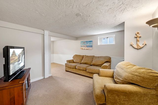 33 Jordan St, Beverly, MA 01915
