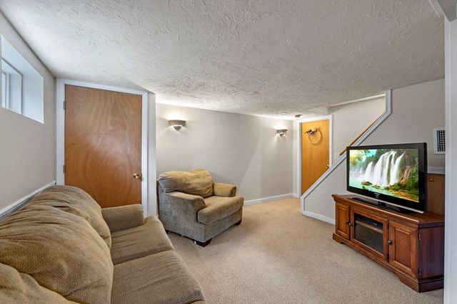 33 Jordan St, Beverly, MA 01915