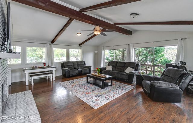 105 Point Clear, Florence, MS 39073