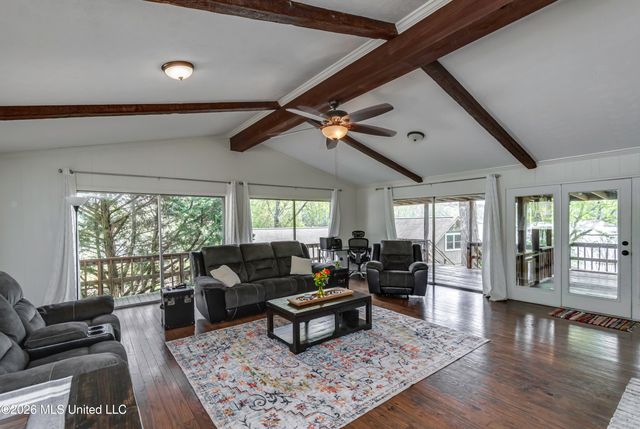 105 Point Clear, Florence, MS 39073