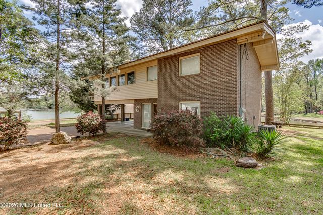 105 Point Clear, Florence, MS 39073