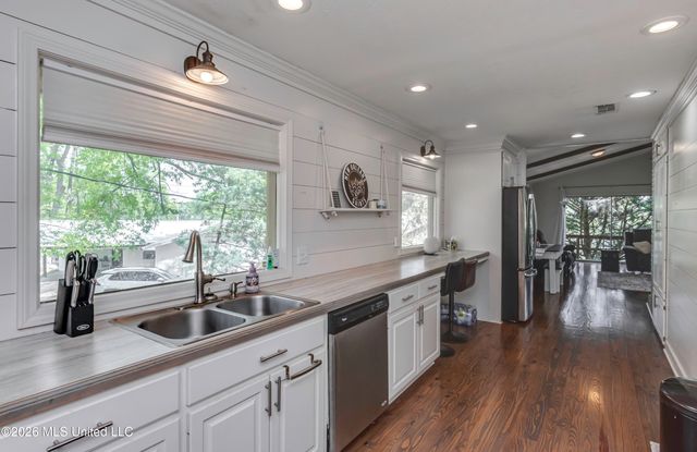 105 Point Clear, Florence, MS 39073