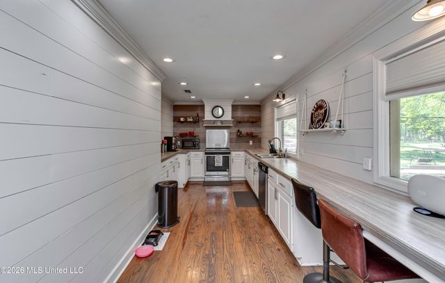 105 Point Clear, Florence, MS 39073