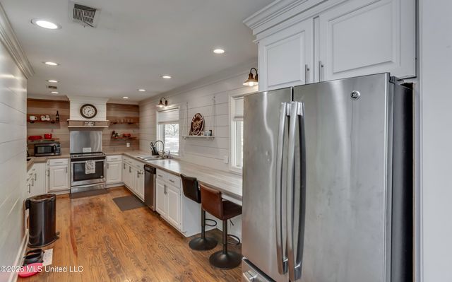 105 Point Clear, Florence, MS 39073