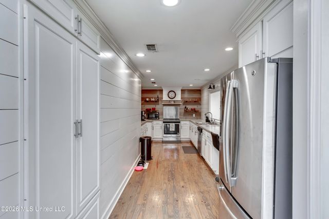 105 Point Clear, Florence, MS 39073