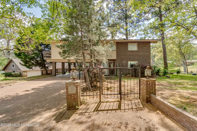 105 Point Clear, Florence, MS 39073