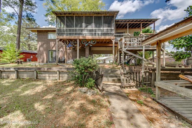 105 Point Clear, Florence, MS 39073