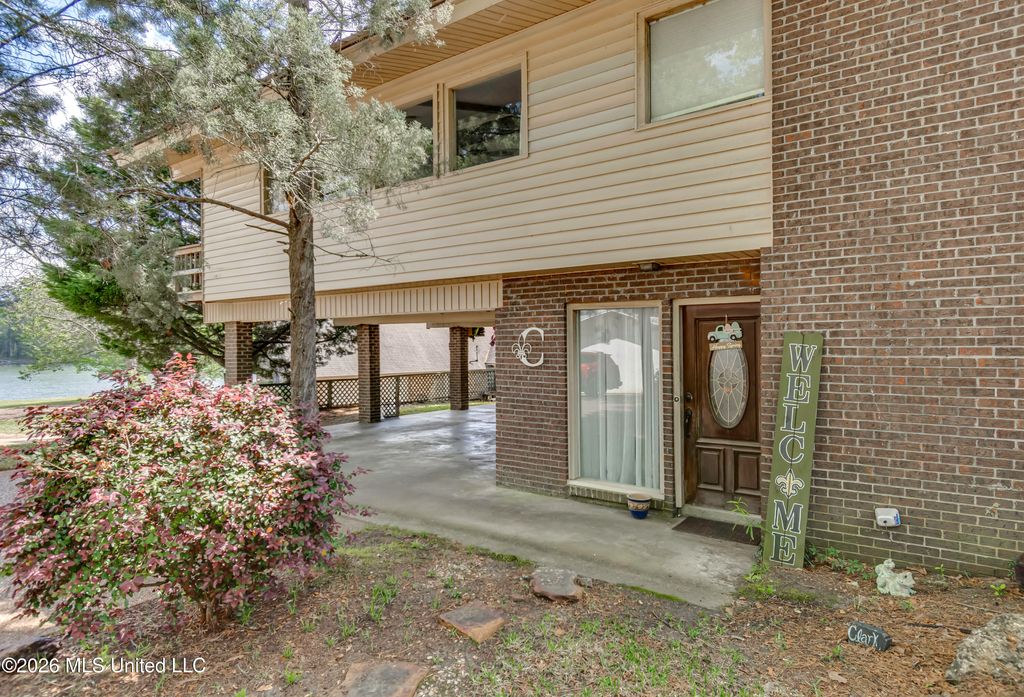 105 Point Clear, Florence, MS 39073