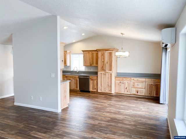 1879 Tecumseh St NE, Keizer, OR 97303