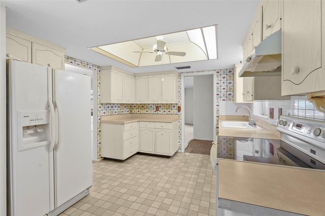 3206 VILLAGE GREEN DRIVE 1036, Sarasota, FL 34239