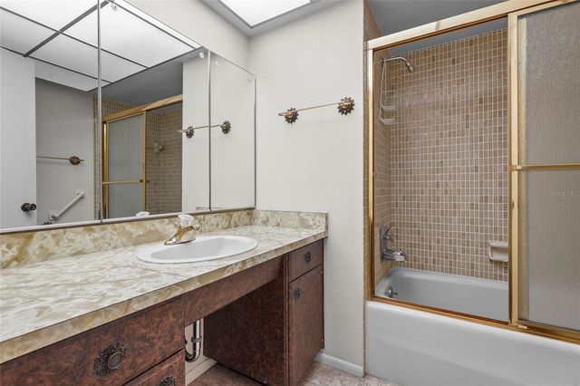 3206 VILLAGE GREEN DRIVE 1036, Sarasota, FL 34239