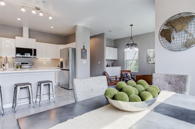 505 Chantilly LN, Spicewood, TX 78669