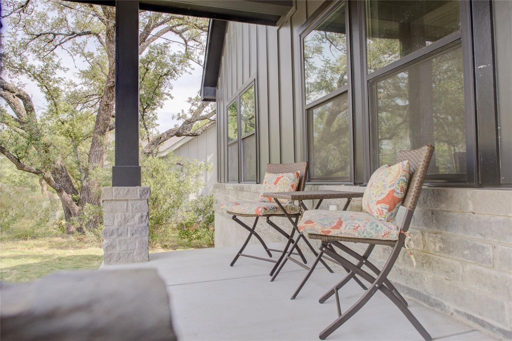 505 Chantilly LN, Spicewood, TX 78669